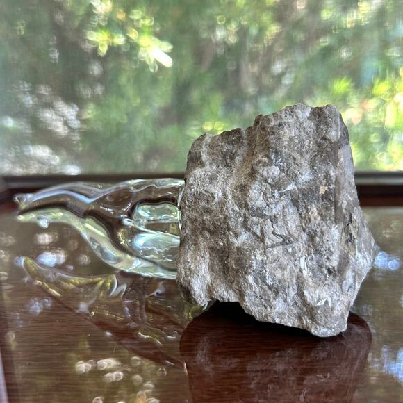 Vintage Clear Glass Howling Wolf Figurine on Stone Base - Picture 8 of 12